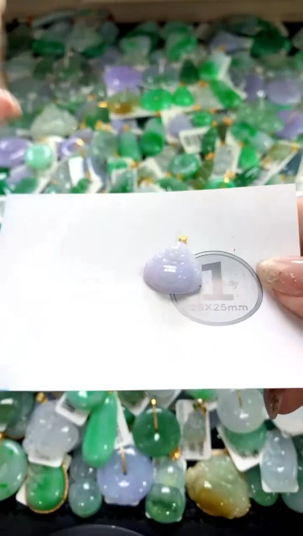 颈饰未镶嵌翡翠1