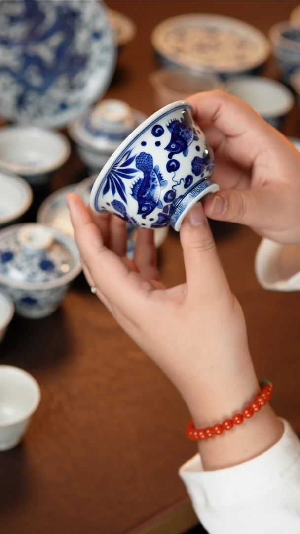 鱼藻纹压手主人杯