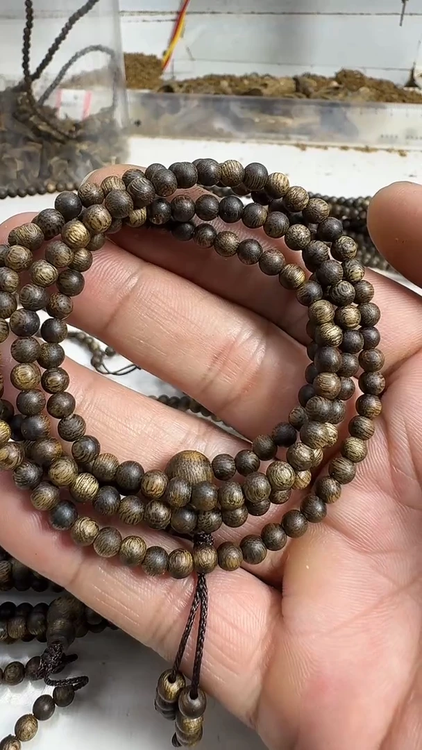 沉香手串乌身0.4规格多圈7克