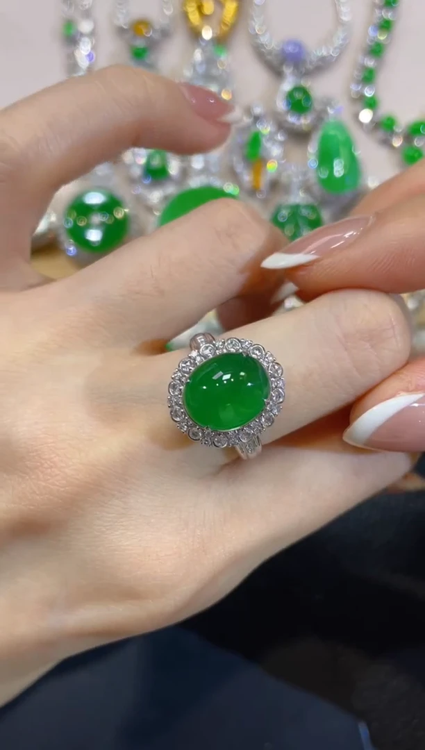 颈饰18K金镶嵌翡翠团购9