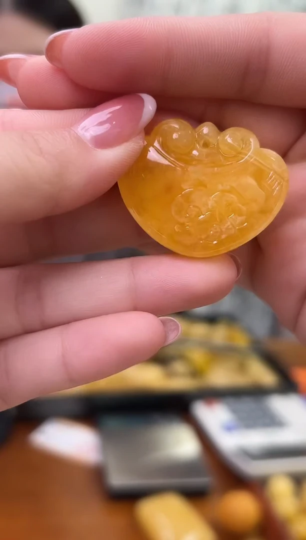未镶嵌蜜蜡裸石琥珀蜜蜡吊坠
