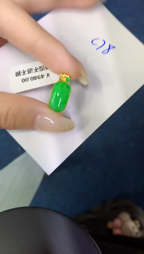 翡翠18K金镶嵌颈饰缅甸天然翡翠A货