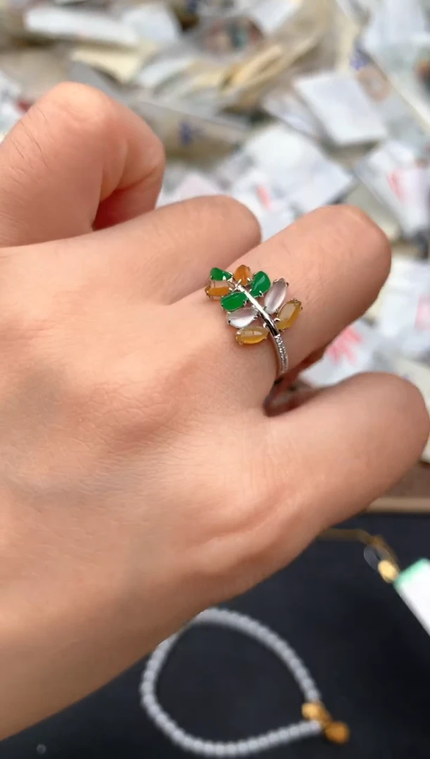 18K金镶嵌挂件翡翠一14圈