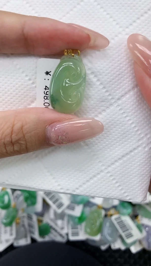 颈饰18K金镶嵌翡翠1111111111