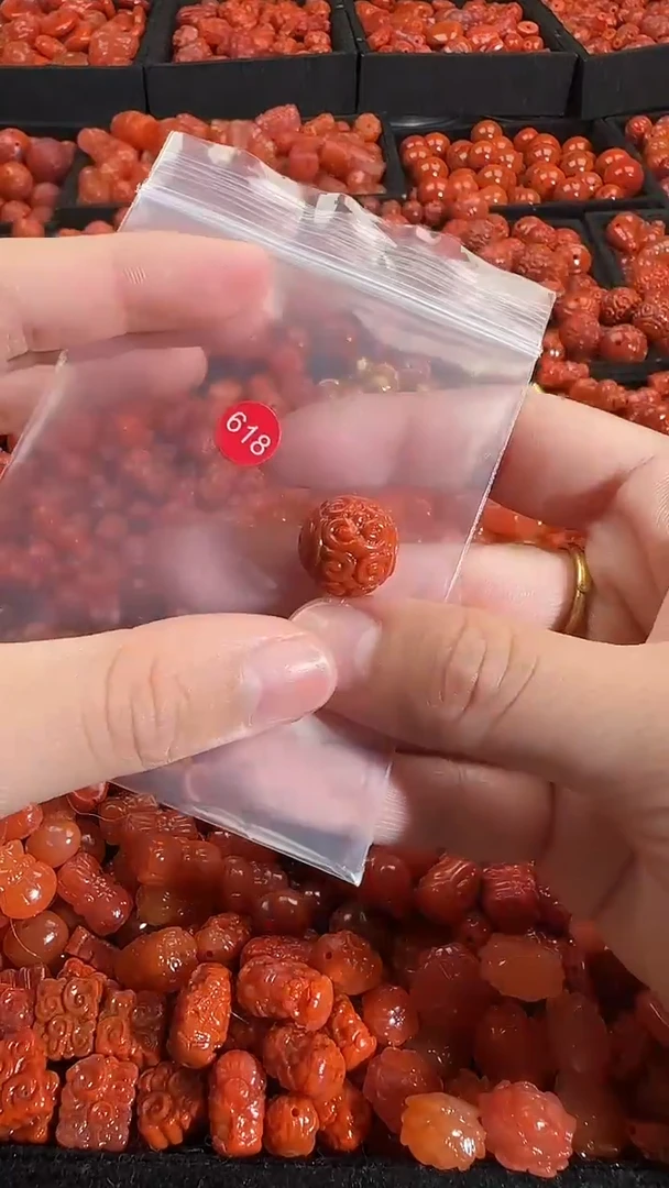 颈饰未镶嵌南红玛瑙1