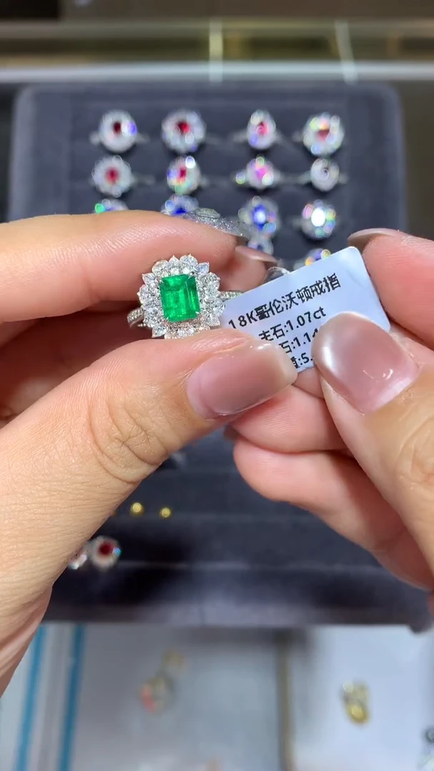 18K金镶嵌戒指祖母绿1.07ct