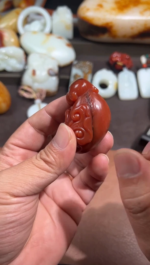 未镶嵌和田玉把件冯**.和田玉