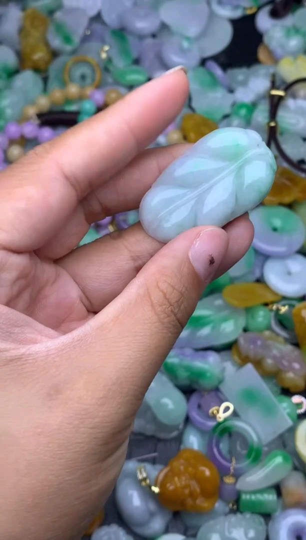 颈饰未镶嵌翡翠天然缅甸翡翠吊坠