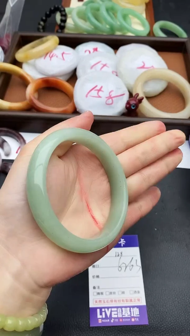 未镶嵌手镯石英质玉128+62/63