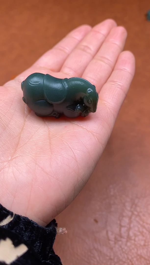 颈饰未镶嵌和田玉一马当先