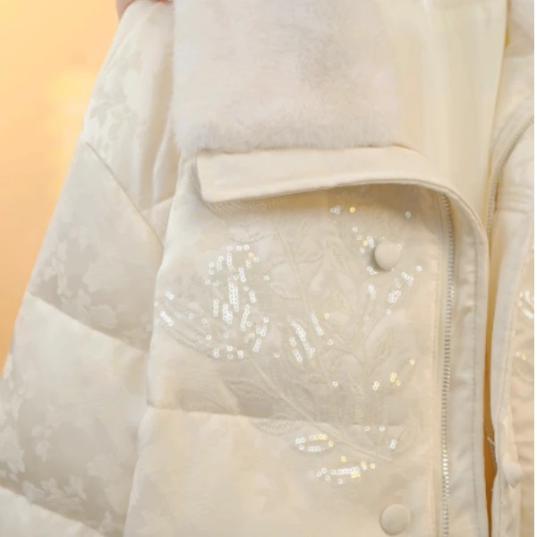 【新年必备】X9406新款高端专柜提花刺绣羽绒服外套