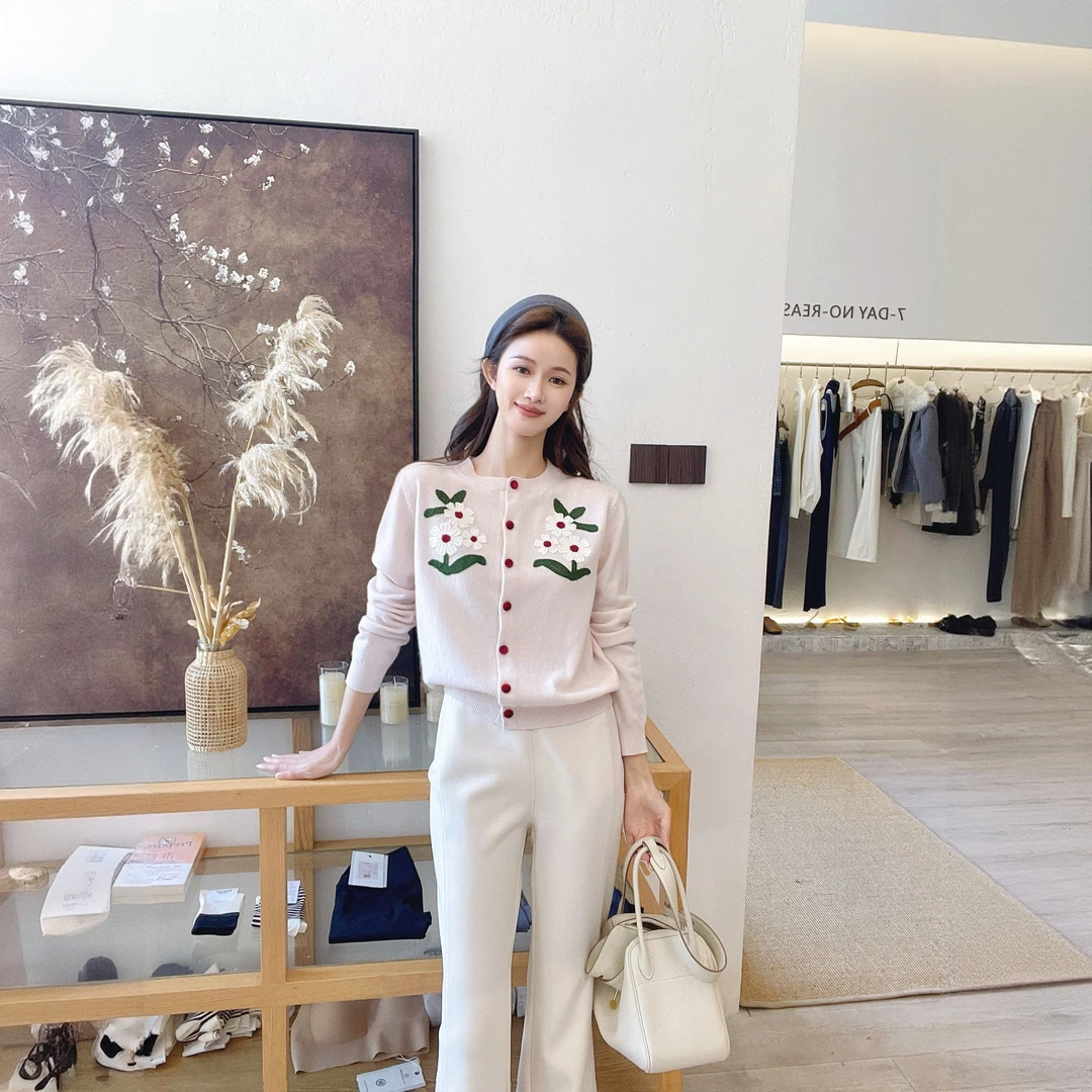 ZLeays林小允-花漾-休闲百搭刺绣花朵长袖毛衫上衣XMXY485