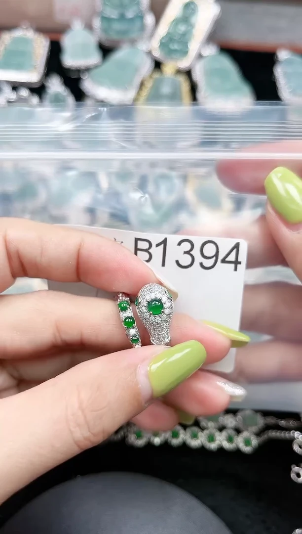 【闪购商品】翡翠颈饰未镶嵌1394赠皮绳