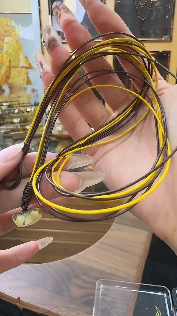 琥珀颈饰未镶嵌蜜蜡七股皮绳