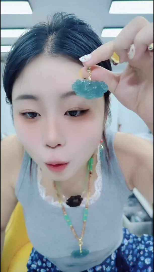 翡翠未镶嵌颈饰1915蓝水牌子