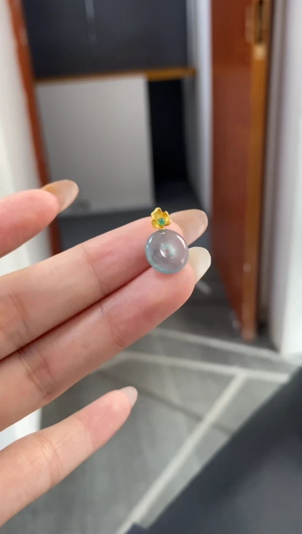 颈饰18K金镶嵌翡翠吊坠