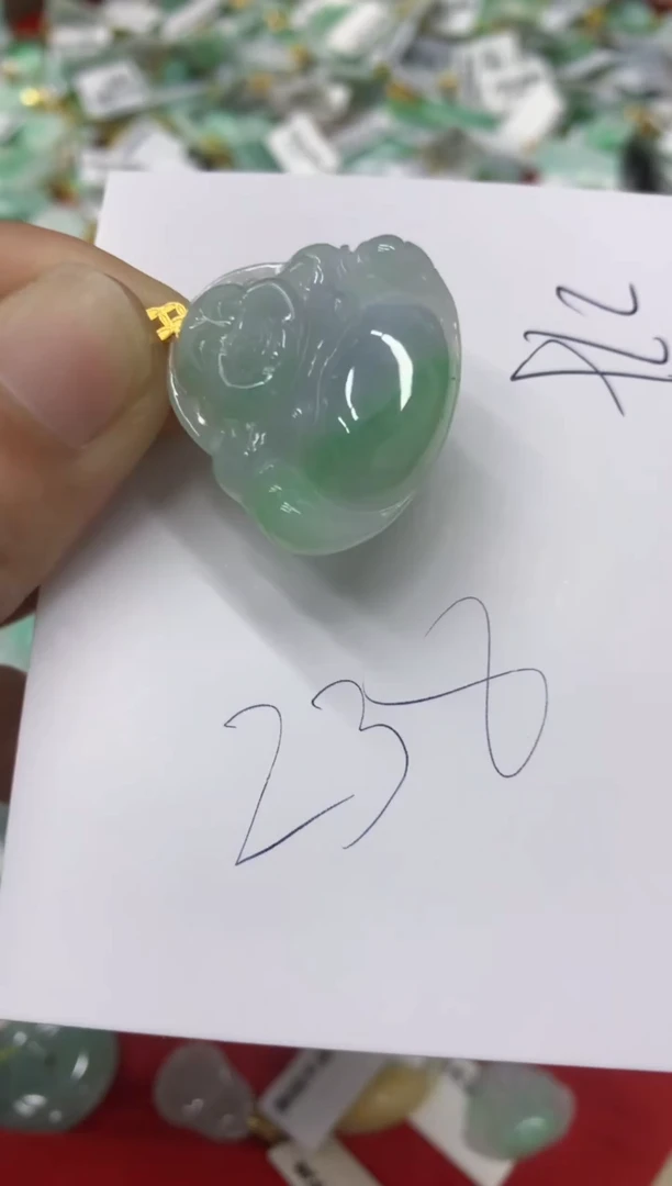 翡翠18K金镶嵌颈饰翡翠