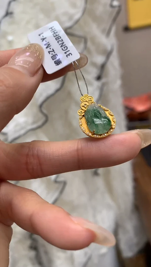 【闪购商品】翡翠颈饰18K金镶嵌貔貅