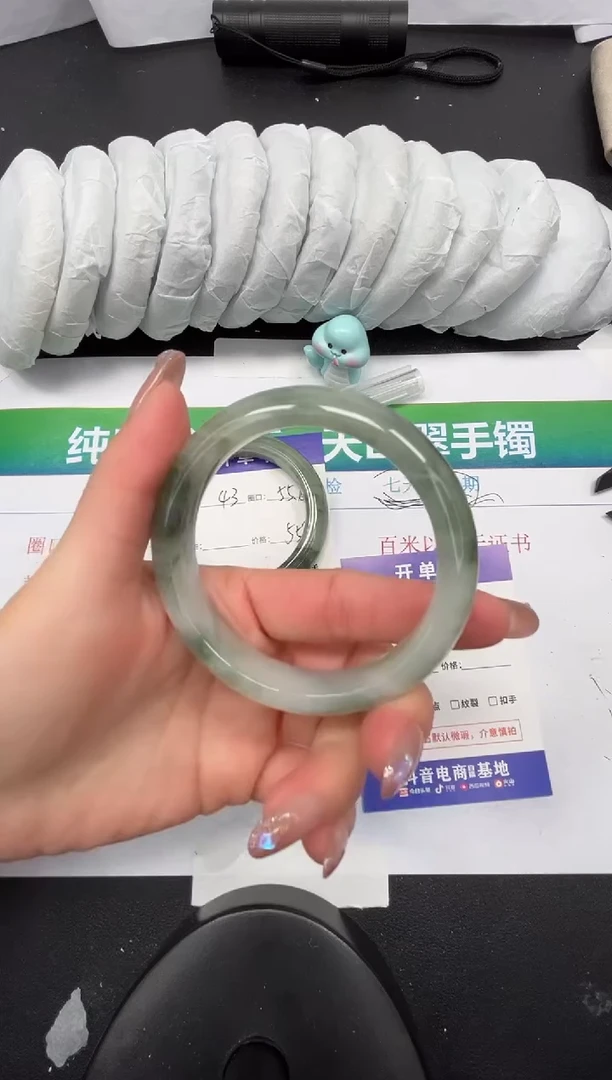 【闪购商品】石英质玉手镯未镶嵌44-60