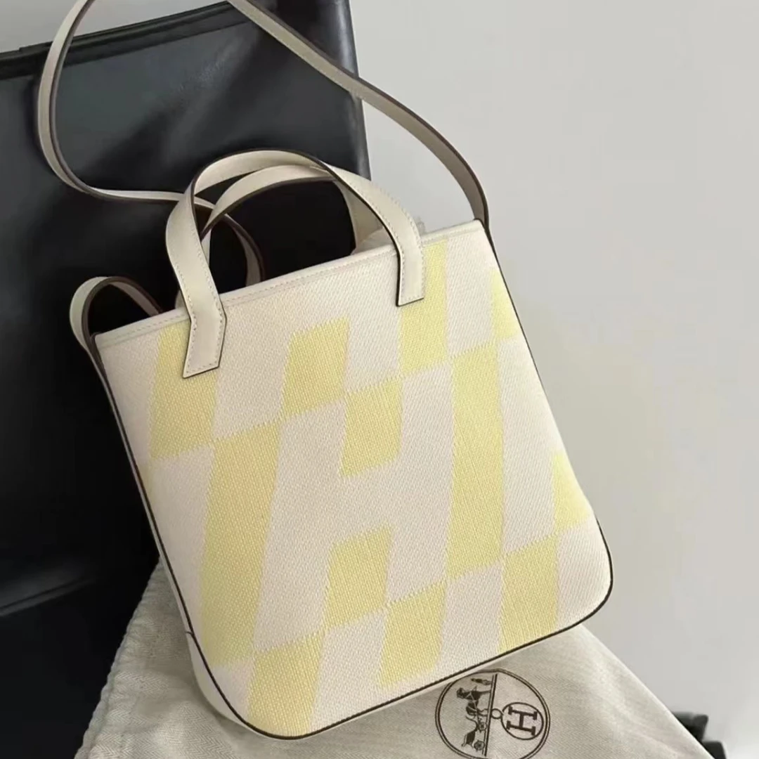 95新 Hermes/爱马仕 Cabas米色拼鹅黄色27 托特包/BGE001560001