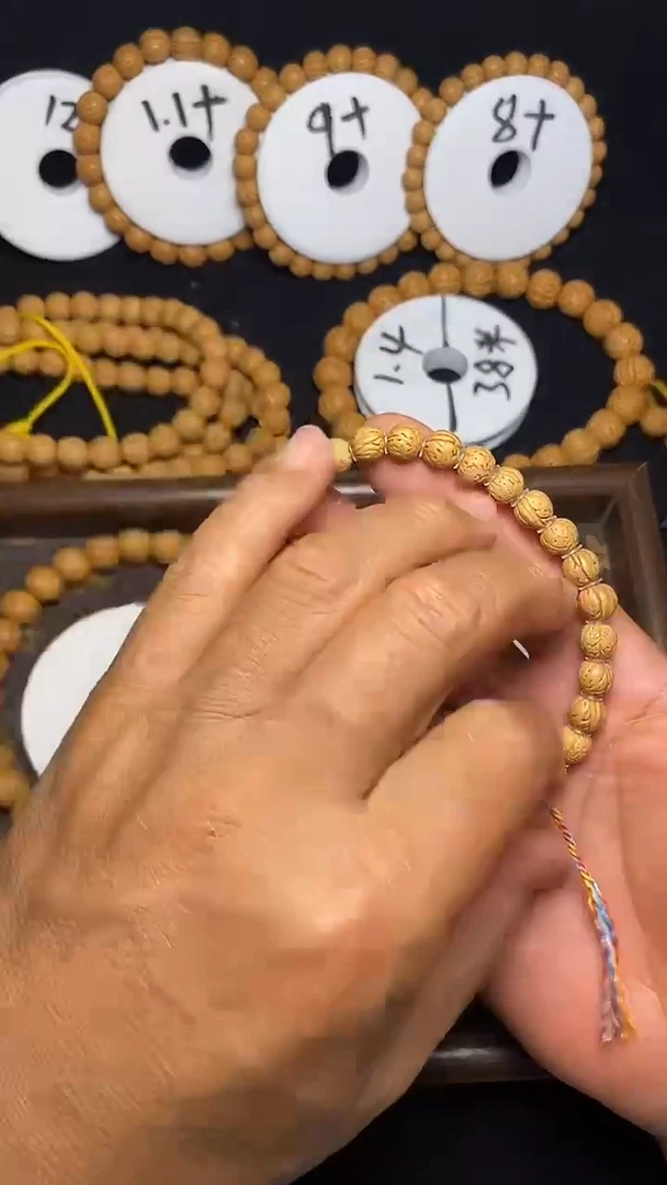 手串桃核人****员8+精挑精卡手持