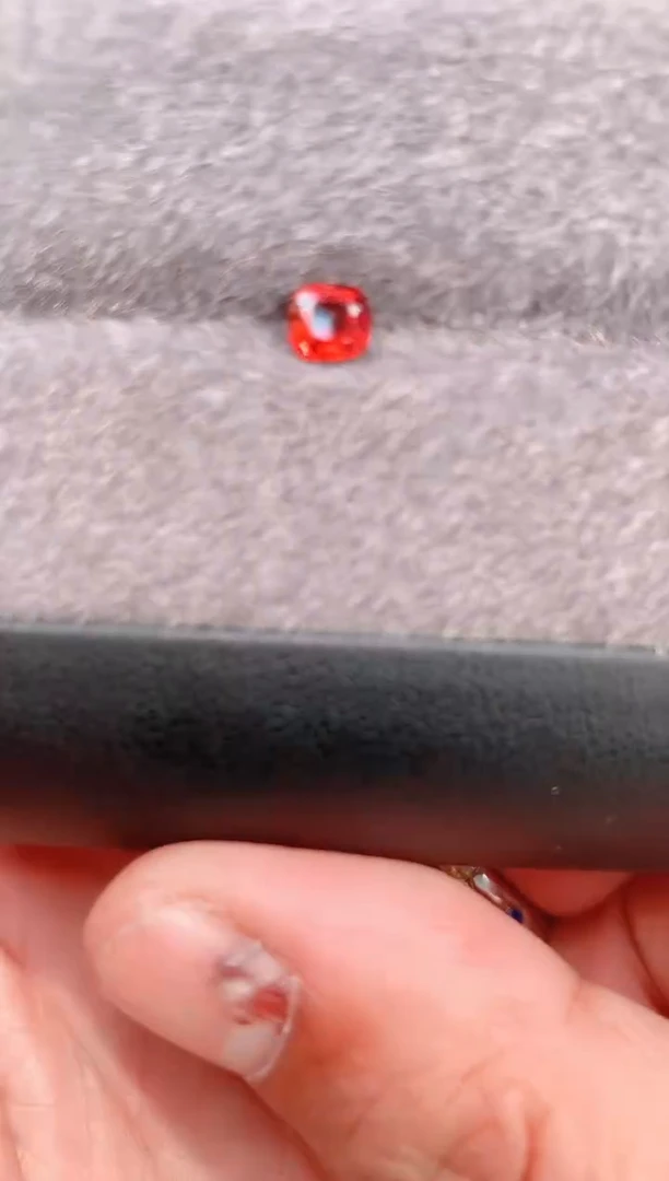 未镶嵌裸石尖晶石0.48