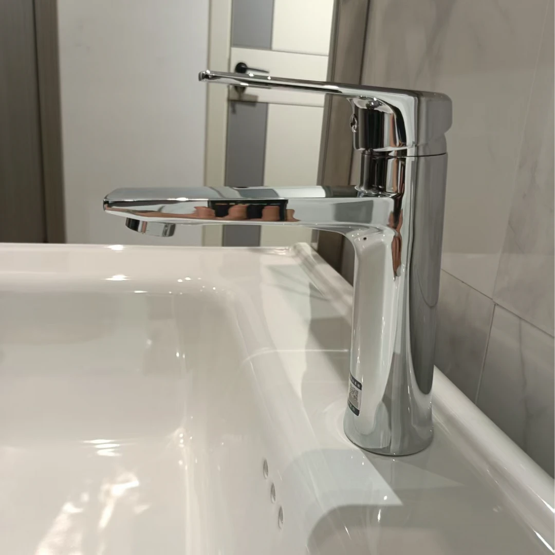 冷热水龙头 家用面盆水龙头家用卫生间洗手盆适用 铜阀体不锈钢色