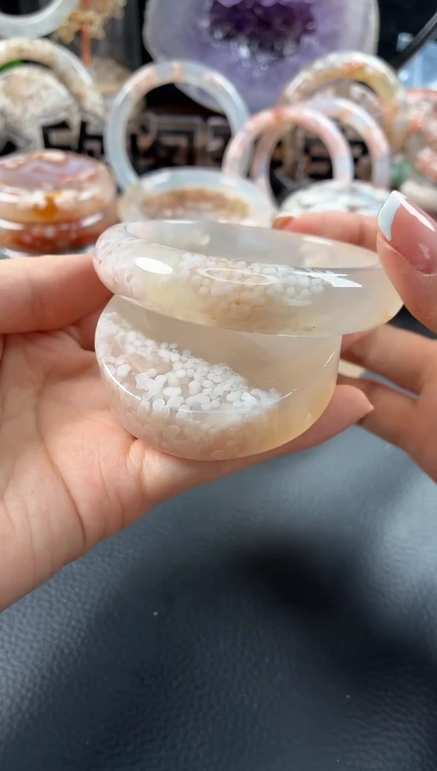 未镶嵌手镯（圆镯）石英质玉57