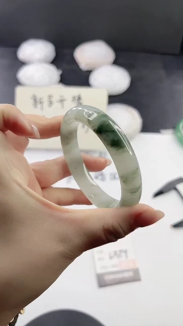 未镶嵌手镯石英质玉L319
