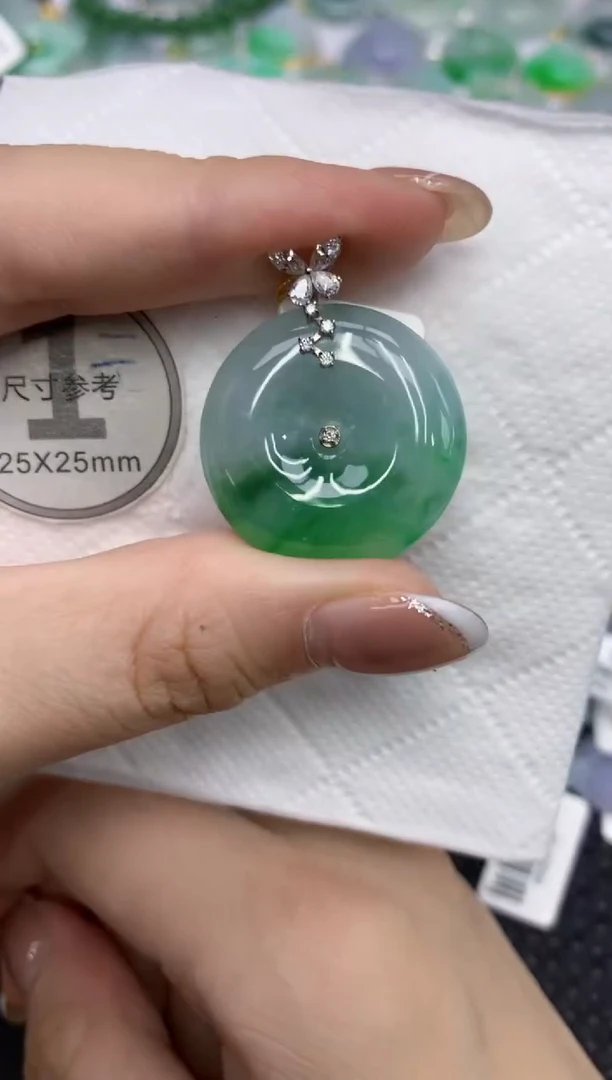 颈饰18K金镶嵌翡翠111111111