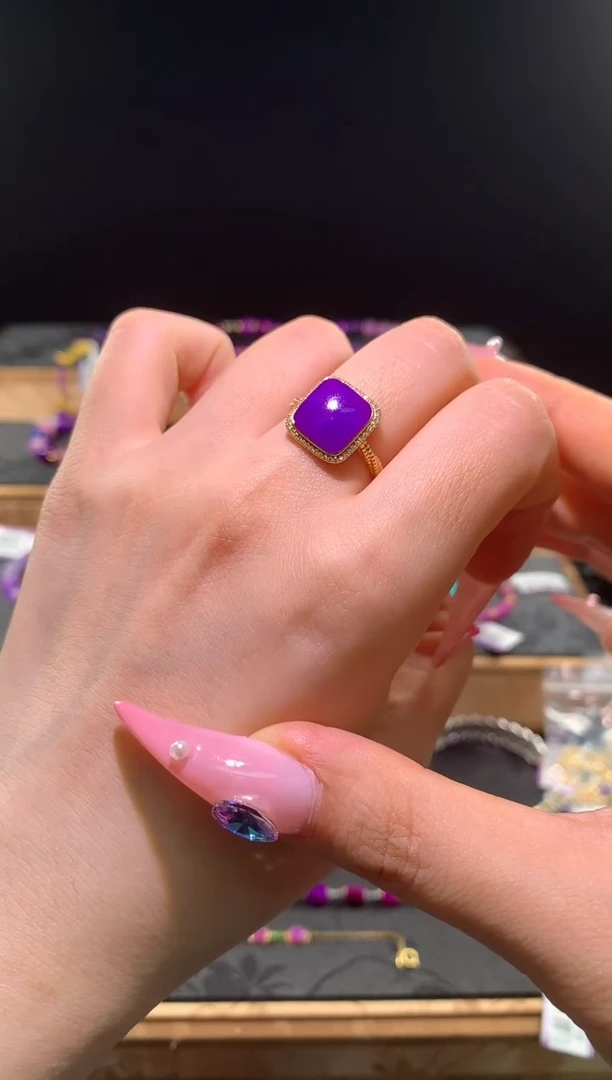 苏纪石（舒俱来）18K金镶嵌.一**金戒指