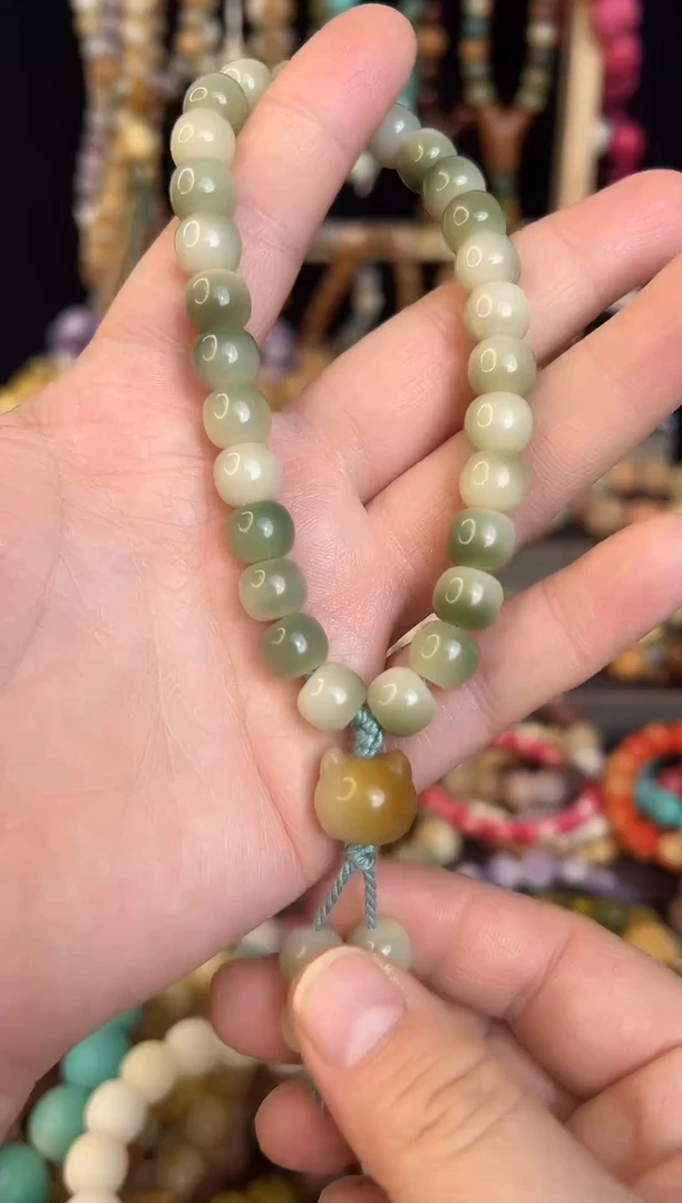 绿色手持 猫头挂坠