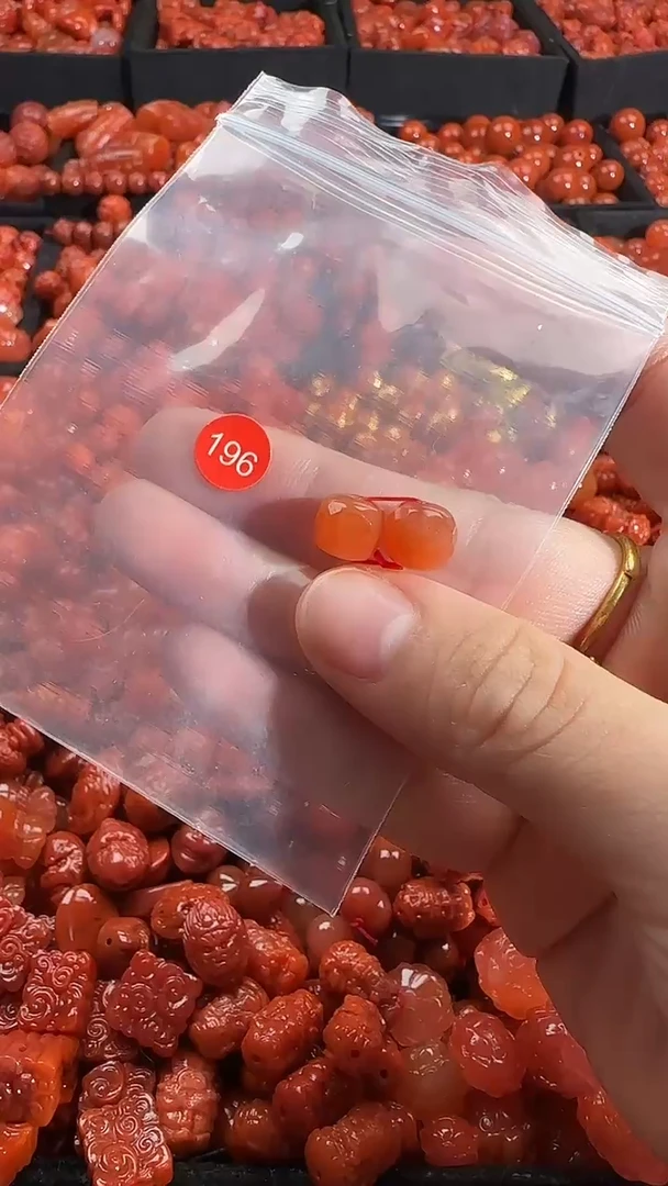 颈饰未镶嵌南红玛瑙1