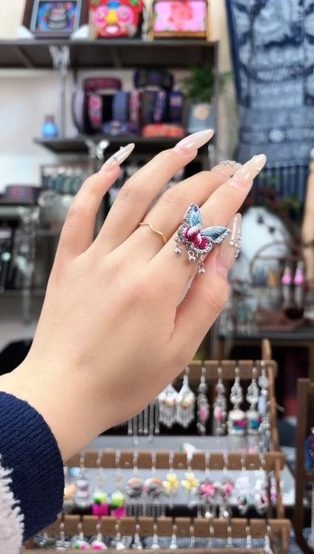 织绣民族风非遗老绣饰品515