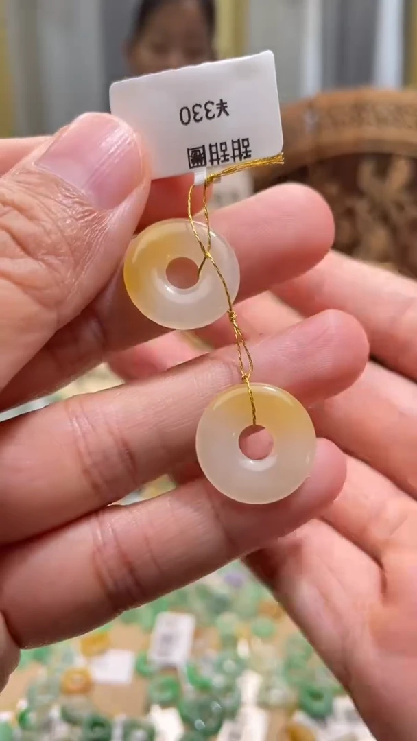 颈饰未镶嵌翡翠甜甜圈一对