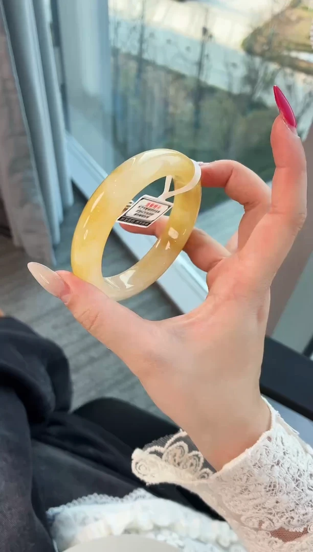 未镶嵌手镯石英质玉81.56