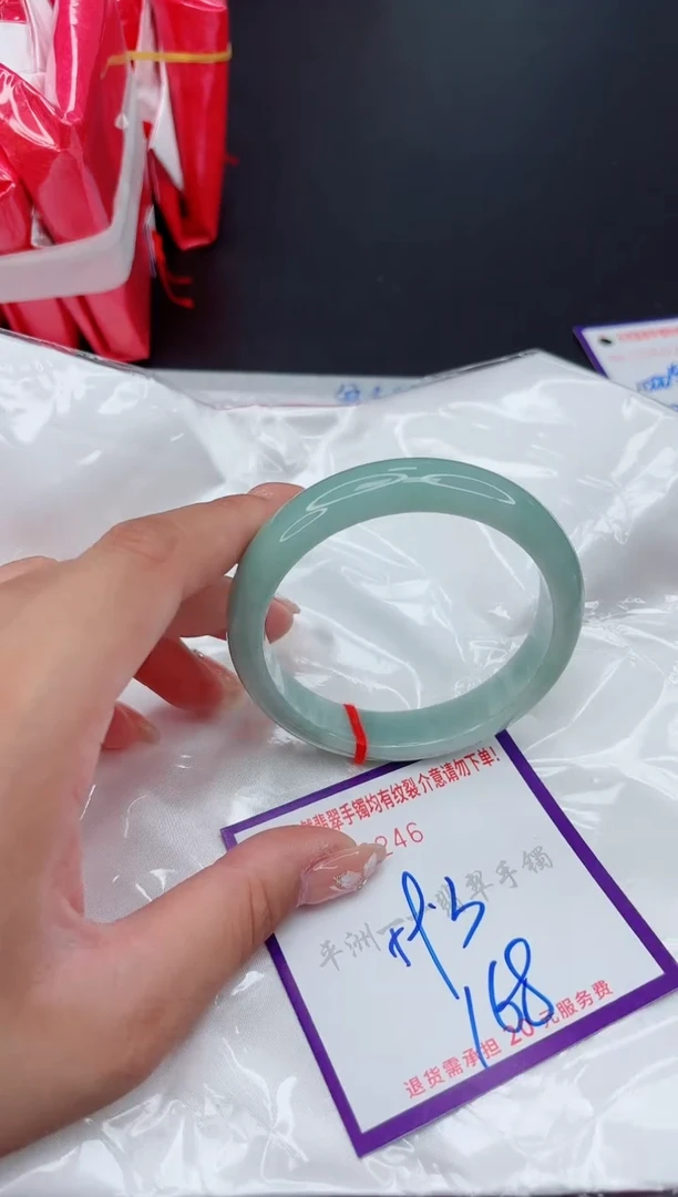 翡翠手镯未镶嵌1