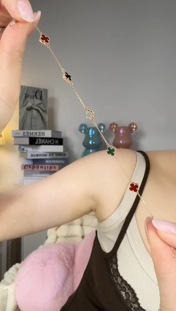 18K金镶嵌手链玛瑙/玉髓手链