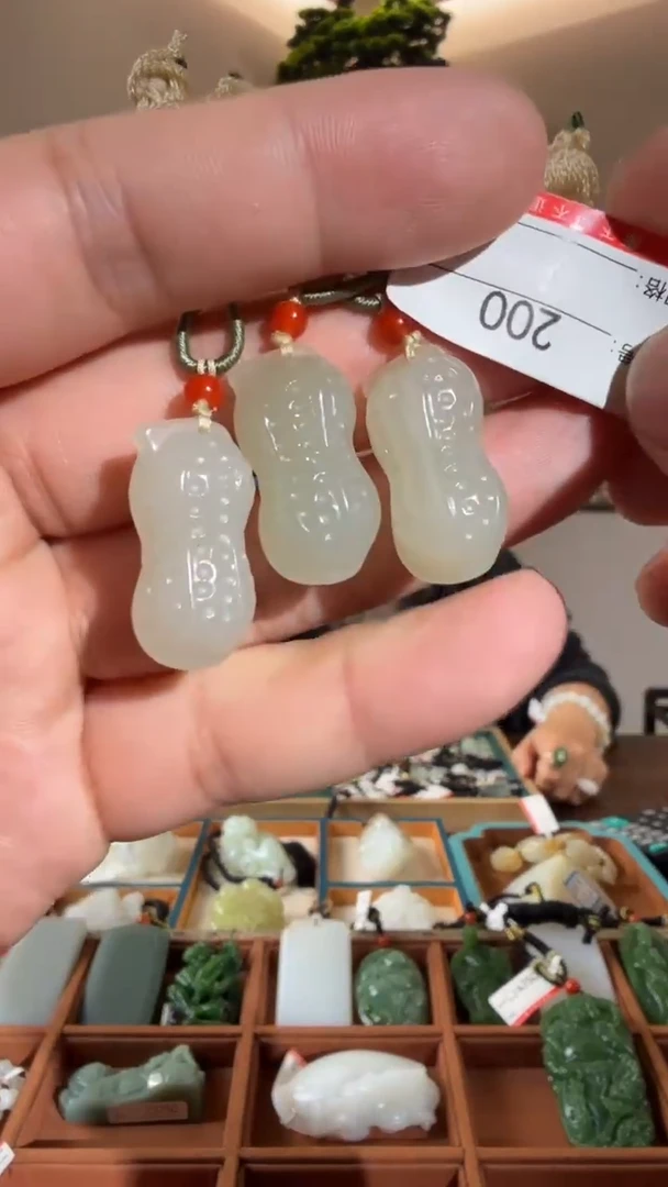 颈饰未镶嵌和田玉多样性发货其中一件