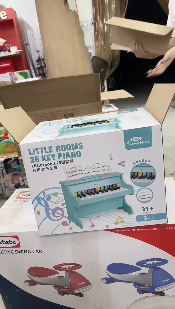 little room 蒂芙尼蓝钢琴