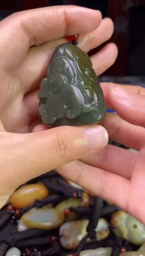 颈饰未镶嵌和田玉1