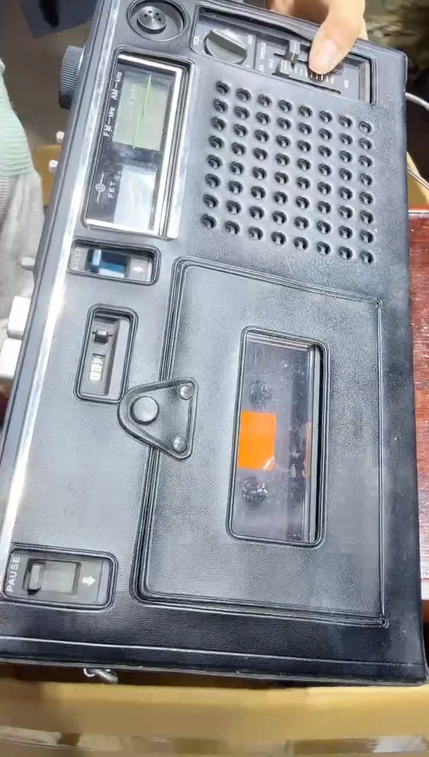 8新众****高   127中古商品，瑕疵品，不保好坏。