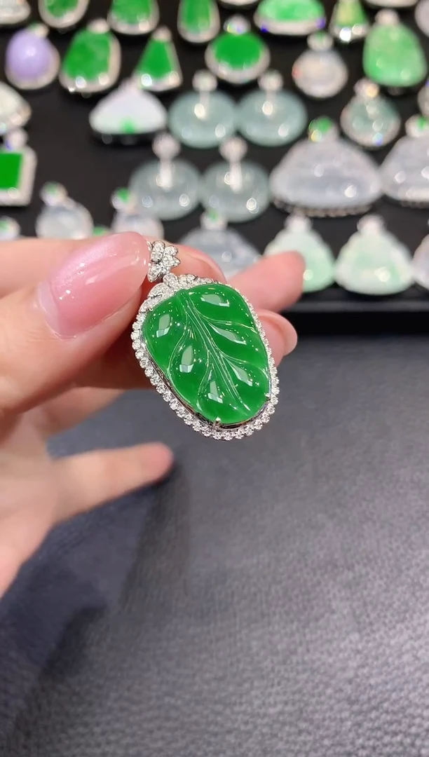 吊坠(不含链)18K金镶嵌翡翠A49 多样性发货一件