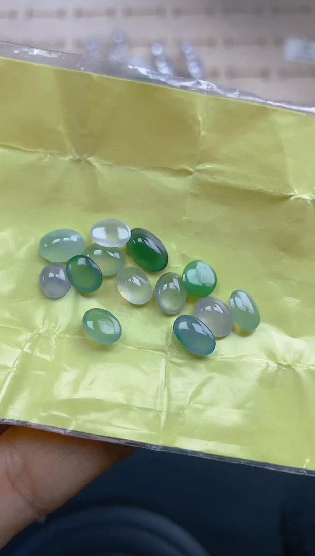 定制翡翠未镶嵌天然翡翠蛋面78