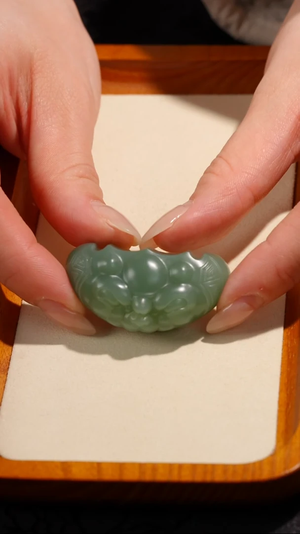 吊坠(不含链)未镶嵌和田玉（碧玉）和田玉碧玉兽面 约29.08克