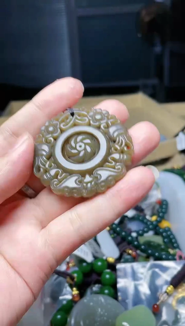 颈饰未镶嵌和田玉1