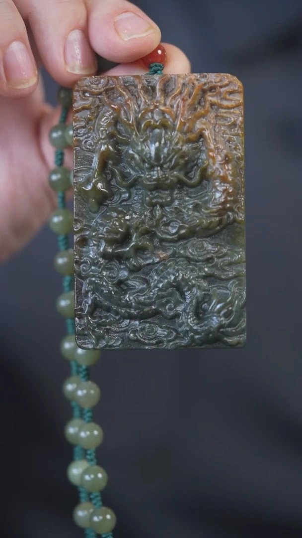 颈饰未镶嵌岫岩河磨玉（透闪石质玉）龙牌