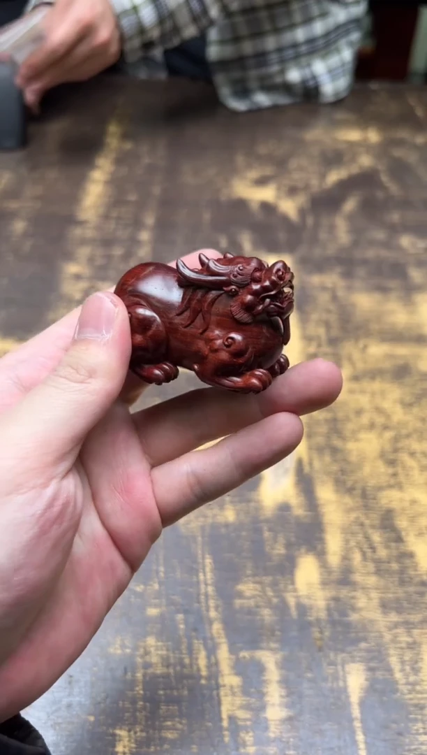 手串/手链小叶紫檀华艺紫檀泥料汉代貔貅摆件