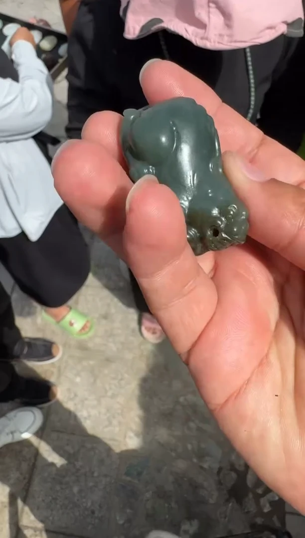 未镶嵌和田玉（糖玉）挂件和田玉