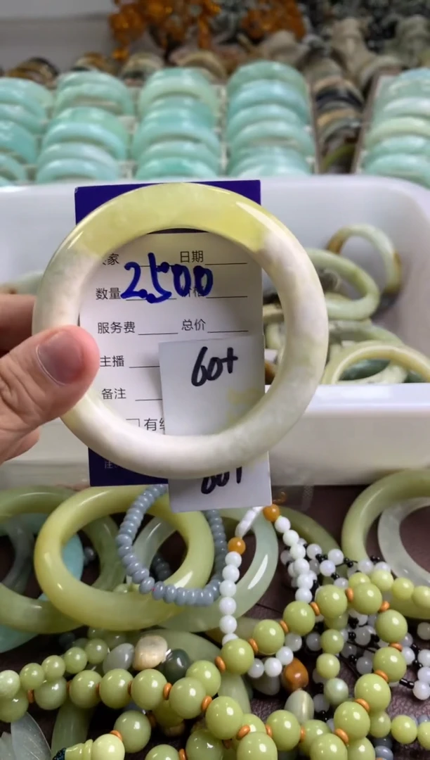【闪购商品】蛇纹石玉手镯未镶嵌2500